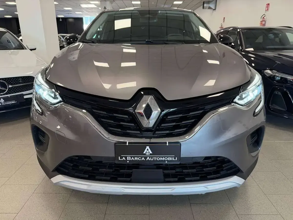 Usata Renault Captur Zen 101 CV (74 kW) 2023 Grigio SUV