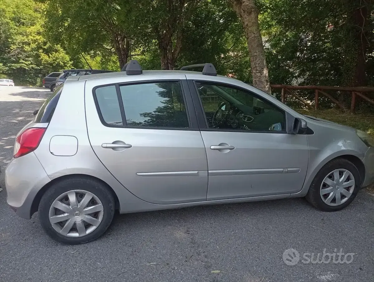 Usata Renault Clio III 75 CV (55 kW) 2012 Grigio Berlina