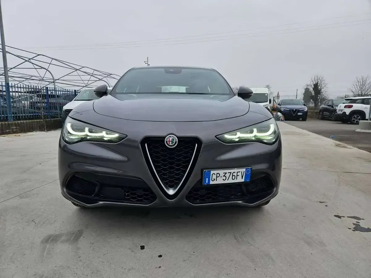 Usata Alfa Romeo Stelvio Super 209 CV (153 kW) 2023 Grigio SUV