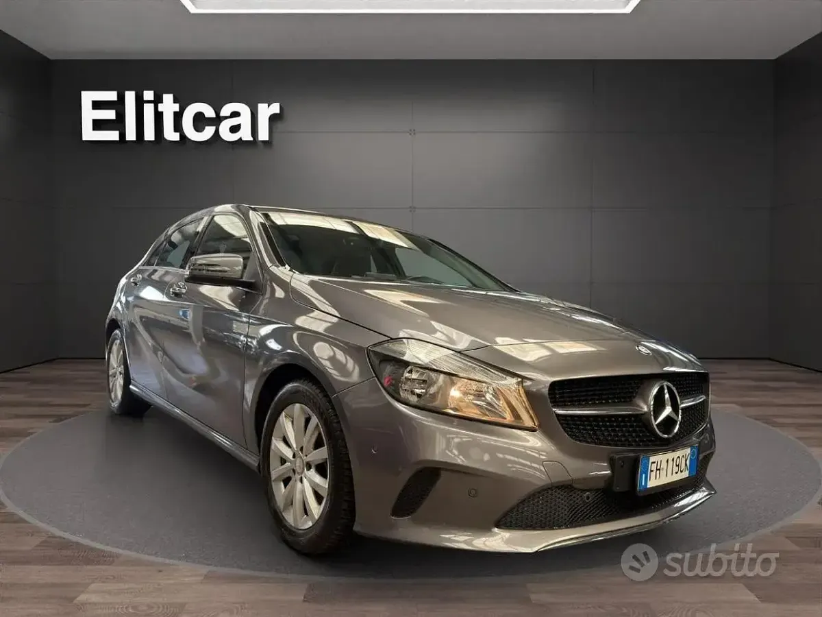 Usata Mercedes A180 Executive 122 CV (89 kW) 2015 Grigio montagna Berlina