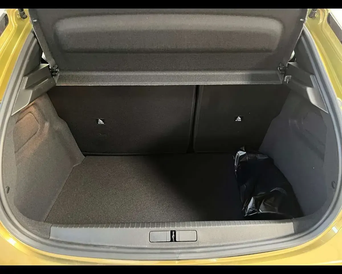 Usata Lancia Ypsilon 101 CV (74 kW) 2024 Oro Utilitaria