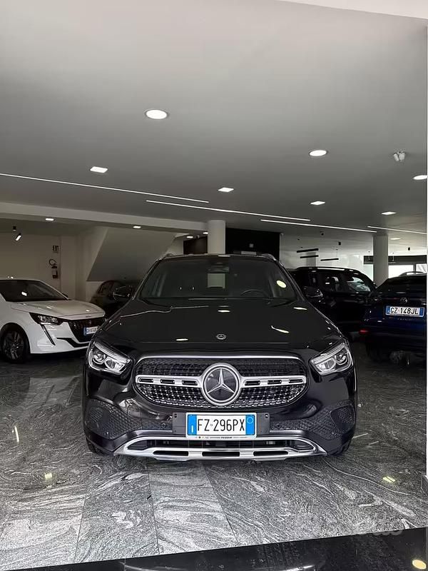 Usata Mercedes GLA200 150 CV (110 kW) 2020 Nero SUV