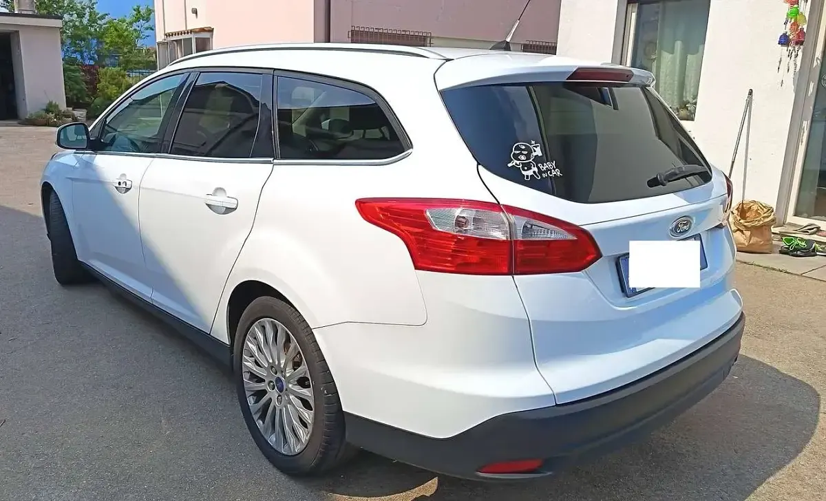 Usata Ford Focus S 150 CV (110 kW) 2011 Bianco Station wagon