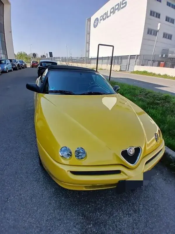 Usata Alfa Romeo Spider 144 CV (105 kW) 2000 Giallo Cabrio