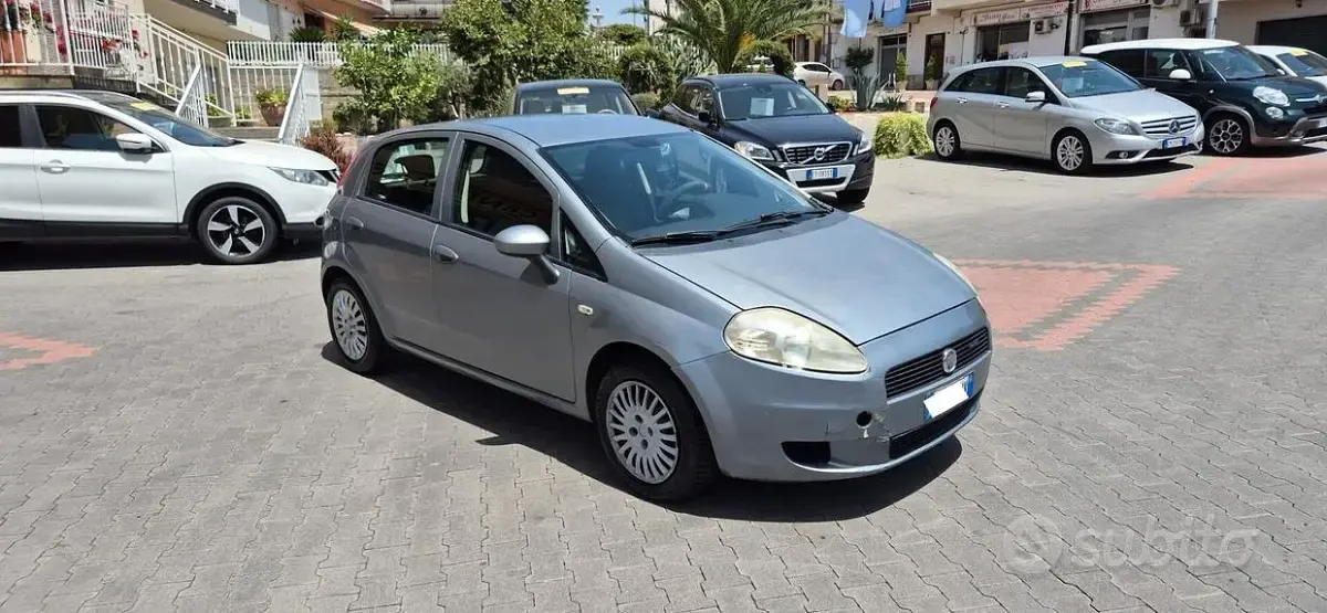 Usata Fiat Grande Punto Dynamic 90 CV (66 kW) 2006 Grigio Utilitaria
