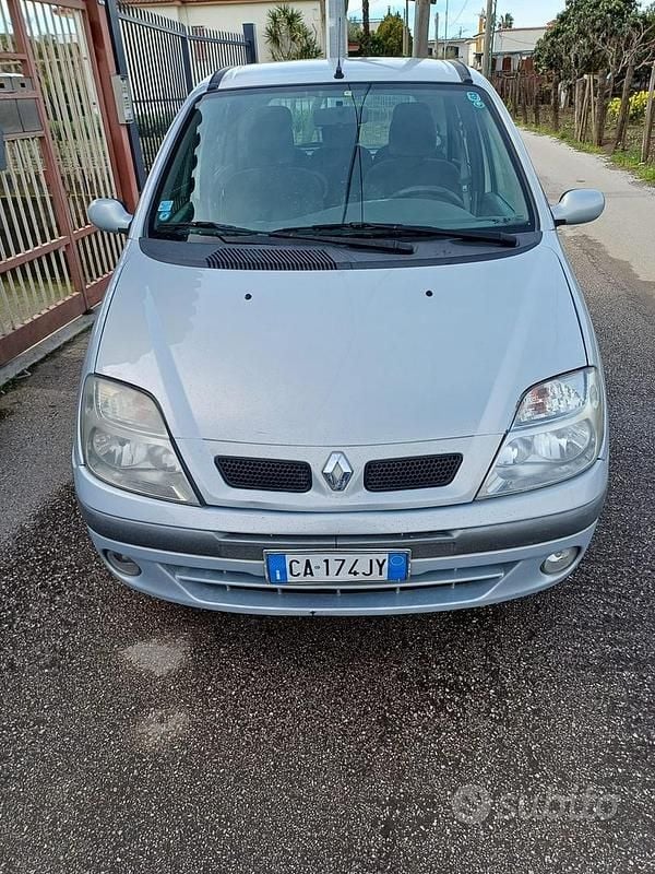 Usata Renault Scénic 102 CV (75 kW) 2001 Grigio Monovolume