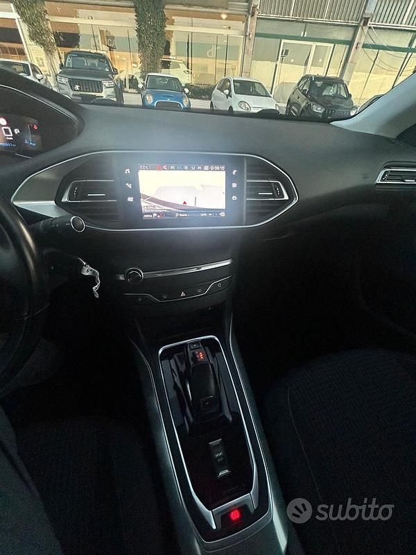 Usata Peugeot 308 Active 131 CV (96 kW) 2021 Grigio Berlina