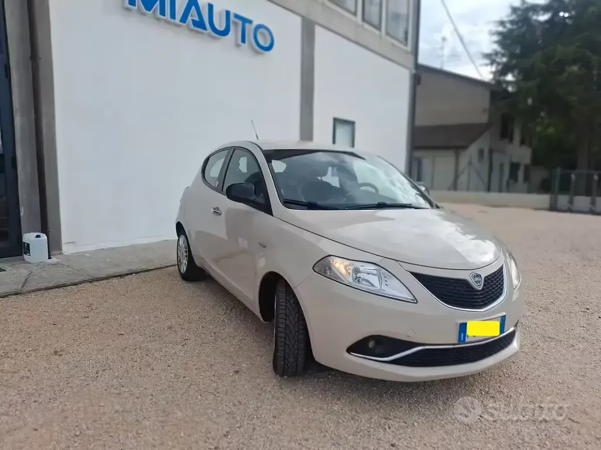 Usata Lancia Ypsilon 69 CV (50 kW) 2017 Beige Utilitaria