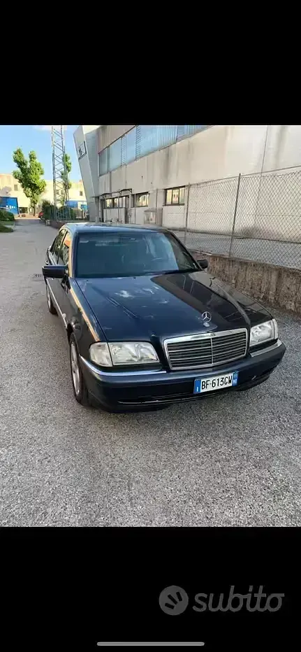 Usata Mercedes C200 192 CV (141 kW) 1999 Nero Berlina