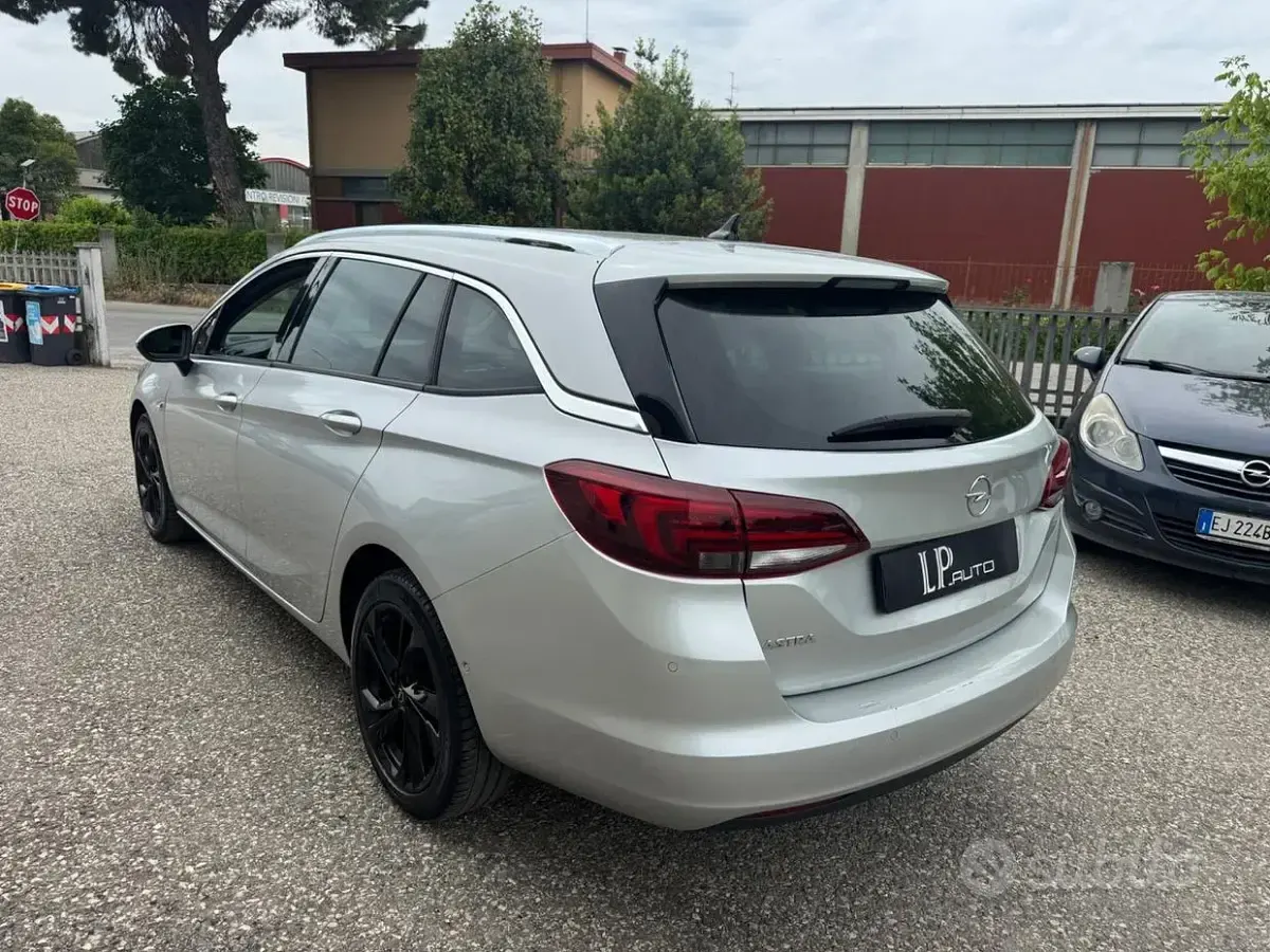 Usata Opel Astra Business 122 CV (89 kW) 2020 Grigio Berlina