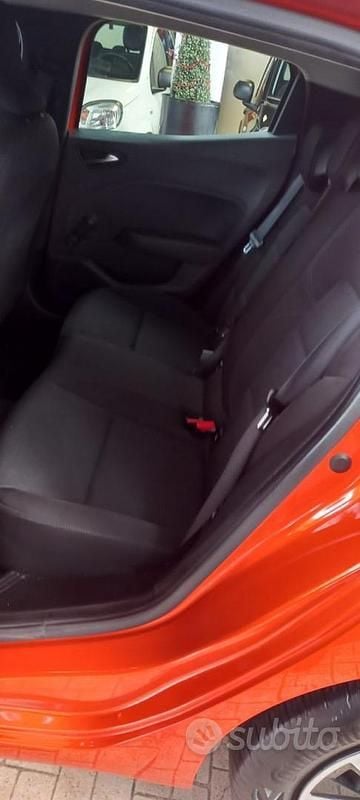 Usata Renault Clio V Equilibre 65 CV (47 kW) 2023 Arancione Berlina