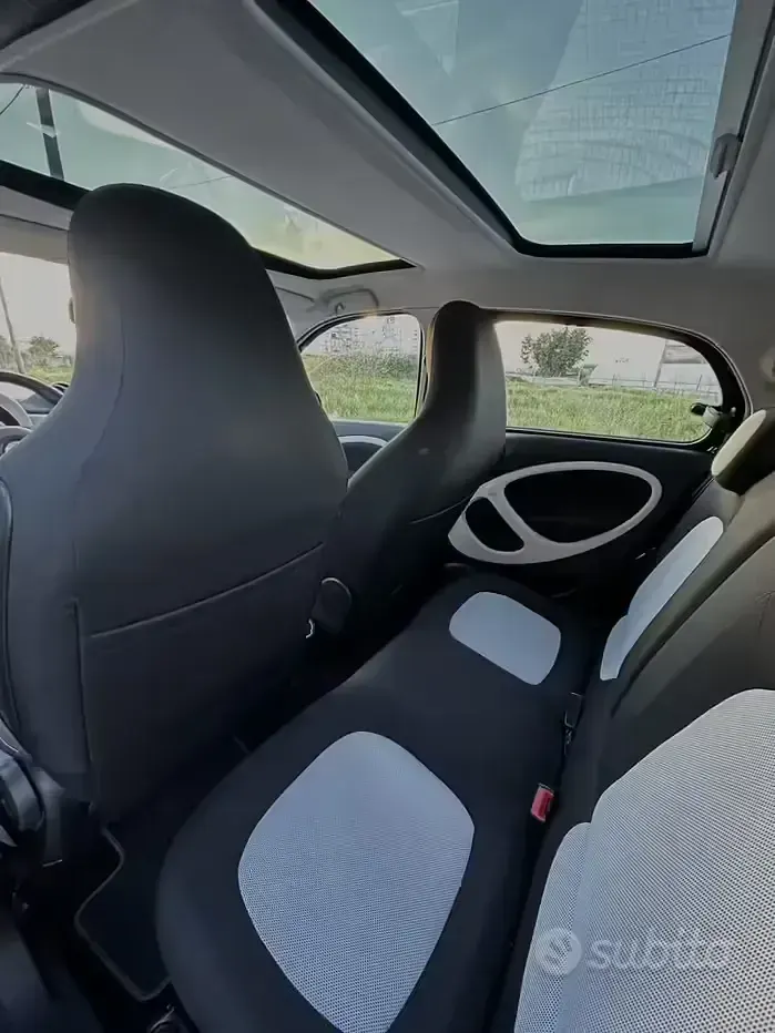 Usata Smart ForFour 71 CV (52 kW) 2015 Nero Utilitaria