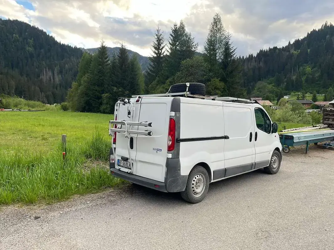 Usata Opel Vivaro 145 CV (106 kW) 2010 Bianco Monovolume
