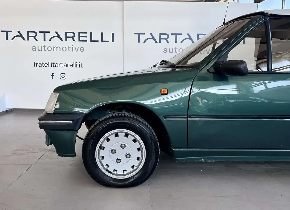 Usata Peugeot 205 Roland Garros 83 CV (61 kW) 1992 Verde Cabrio