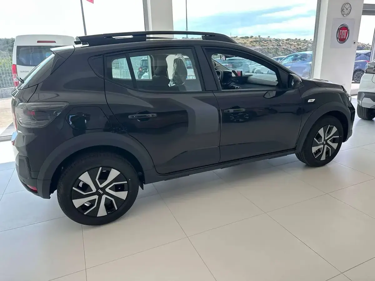 Nuova Dacia Sandero Expression 122 CV (89 kW) 2026 Nero Berlina