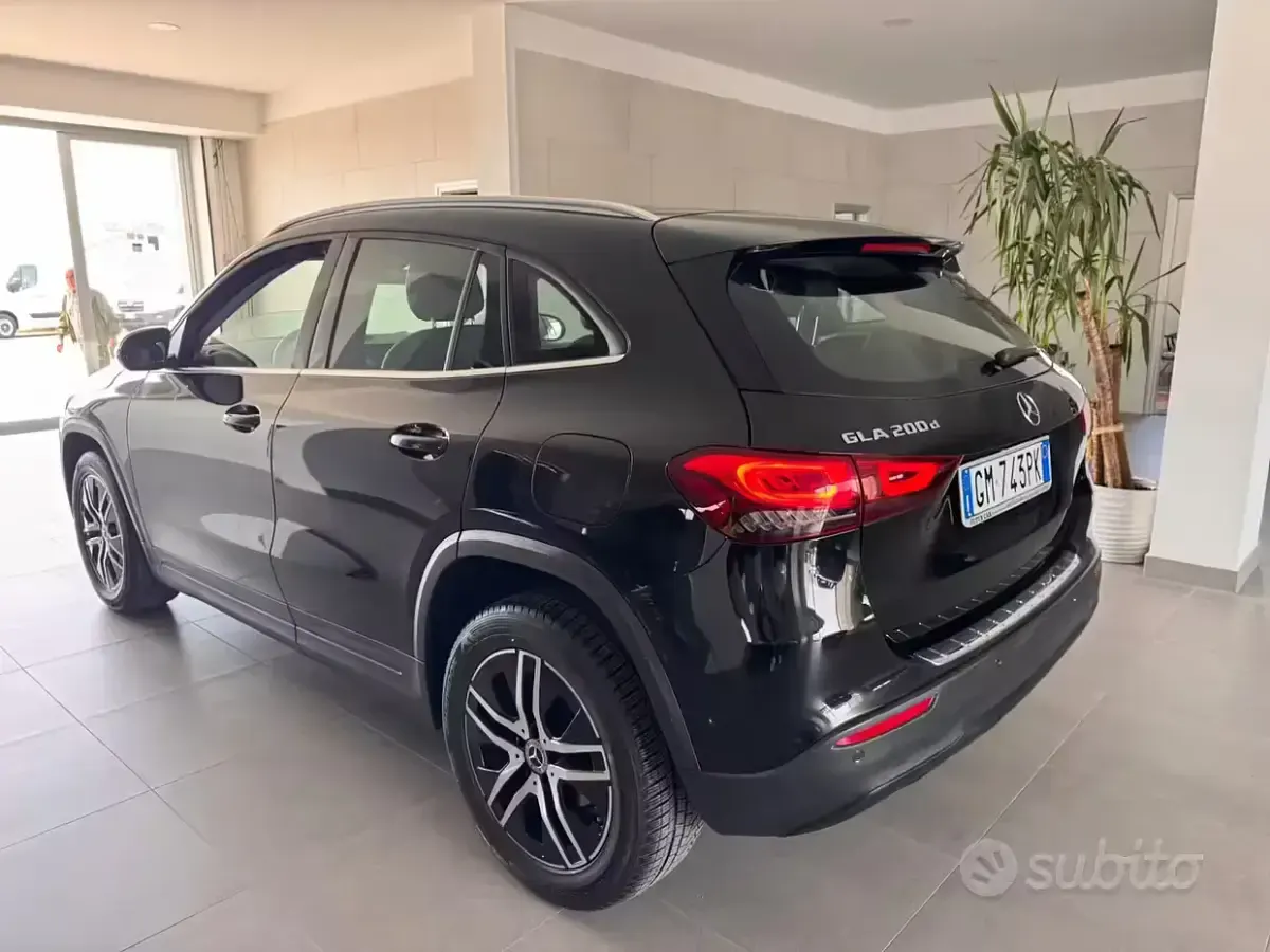 Usata Mercedes GLA200 150 CV (110 kW) 2023 Nero SUV
