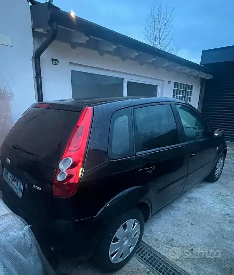 Usata Ford Fiesta 68 CV (50 kW) 2008 Nero Utilitaria