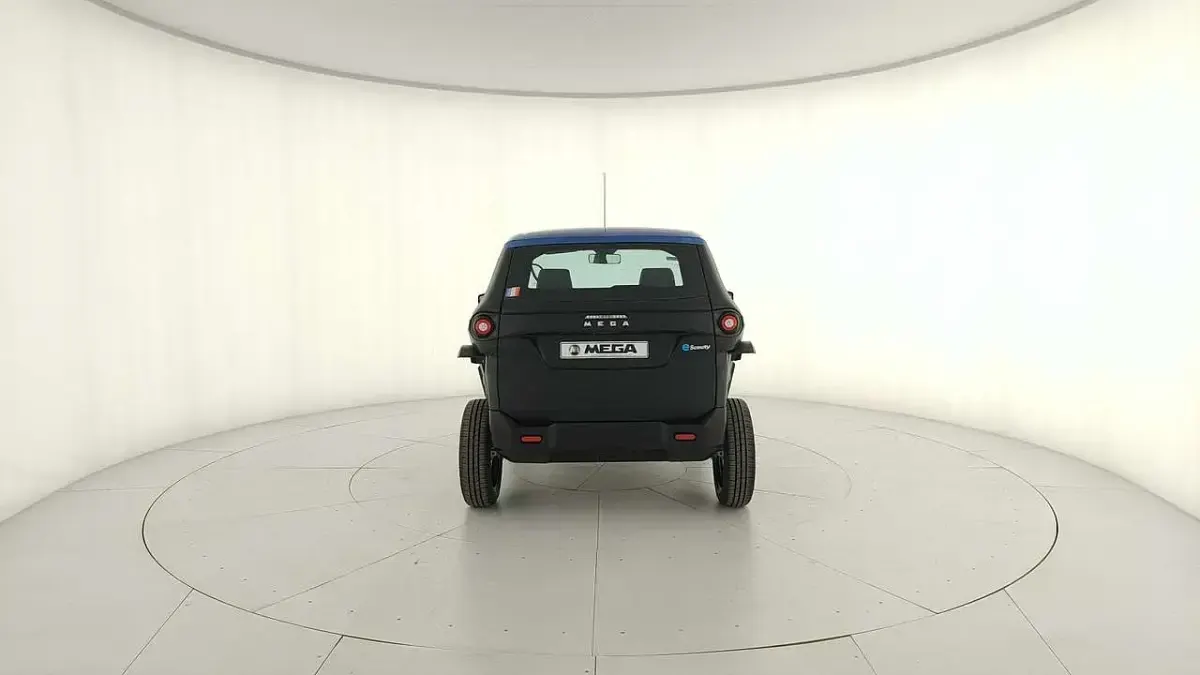 Nuova Aixam Scouty R Evo 2026 Blu zaffiro