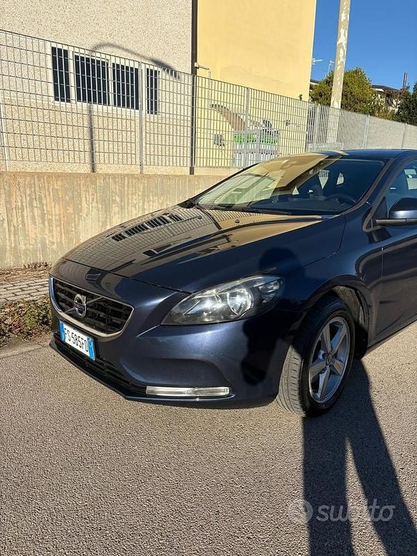 Usata Volvo V40 115 CV (84 kW) 2014 Blu Berlina