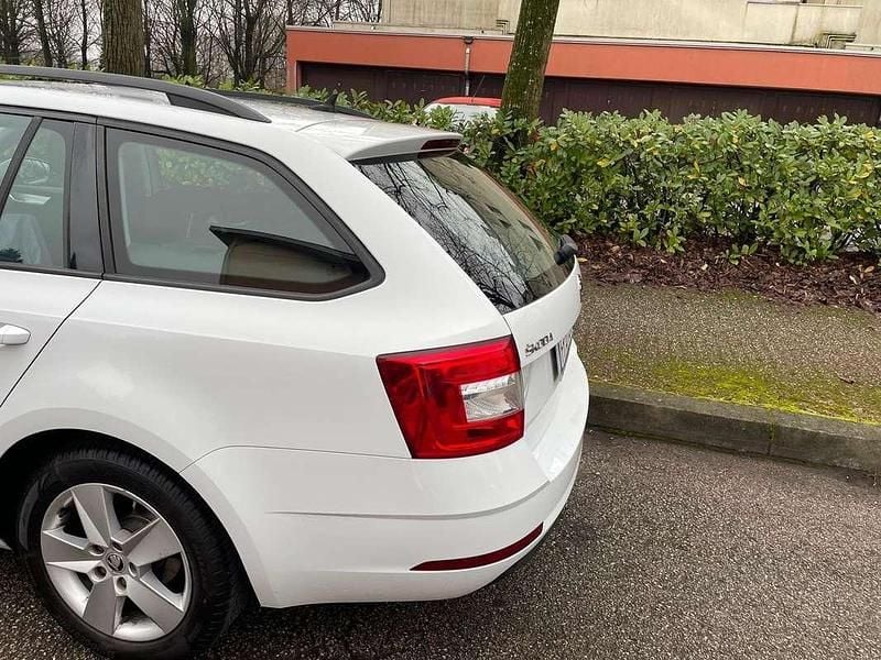 Usata Skoda Octavia Executive 116 CV (85 kW) 2018 Bianco Station wagon