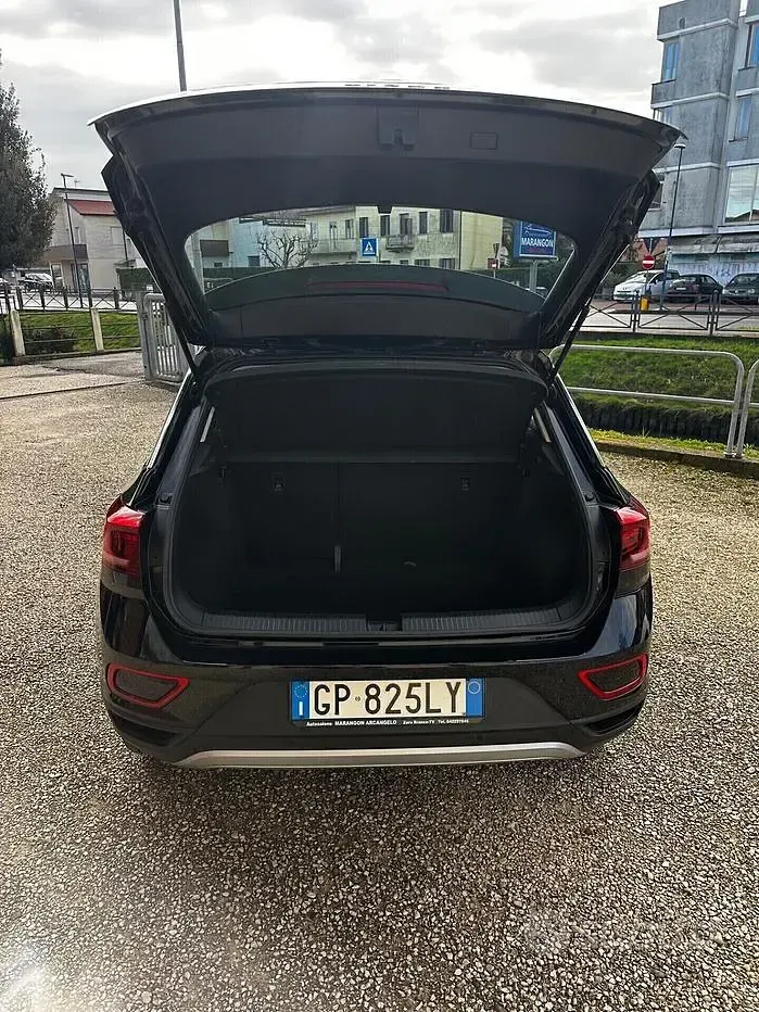 Usata VW T-Roc Life 110 CV (80 kW) 2023 Nero SUV