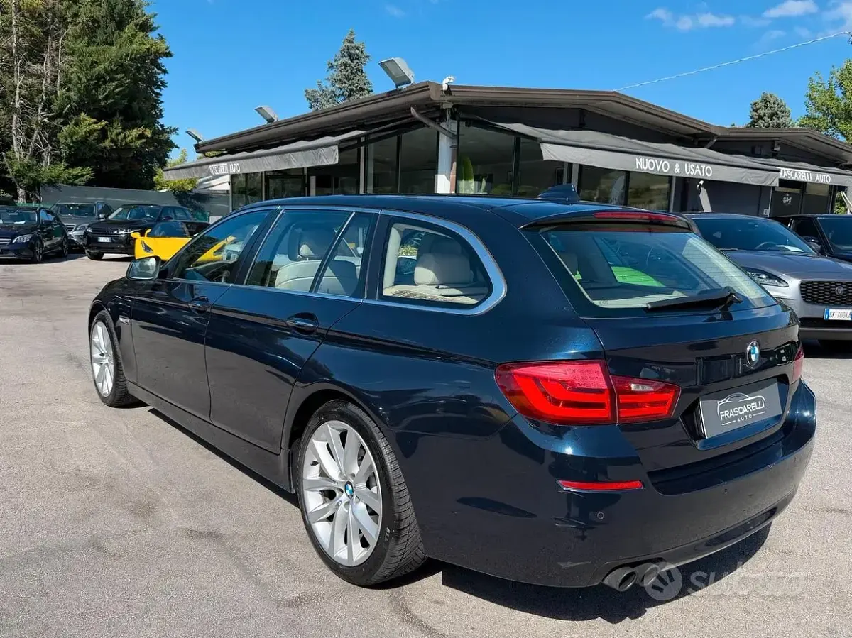Usata BMW 520 Efficient Dynamics 184 CV (135 kW) 2011 Blu scuro metallizzato Station wagon