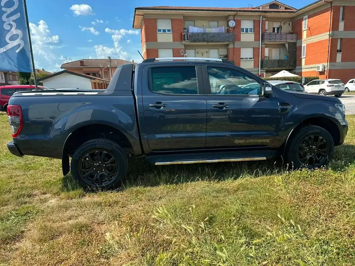 Usata Ford Ranger Wildtrack 213 CV (156 kW) 2023 Magnetic grey Pick-up