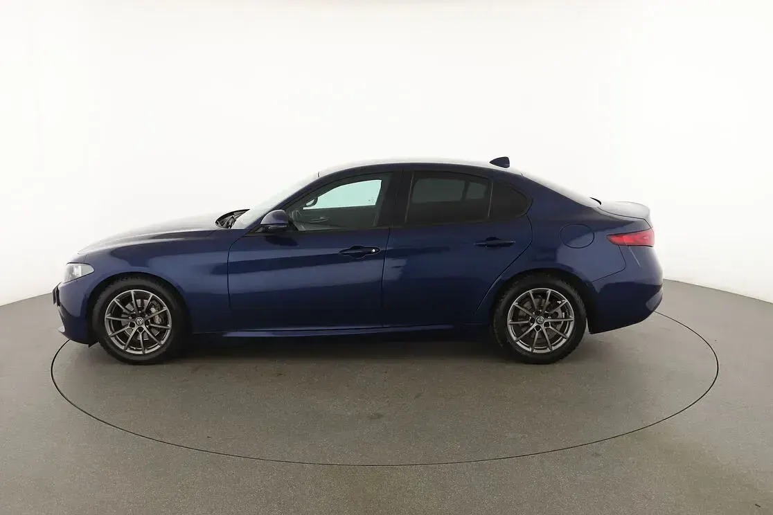 Usado Alfa Romeo Giulia 150 CV (110 kW) 2017 Azul Berlina