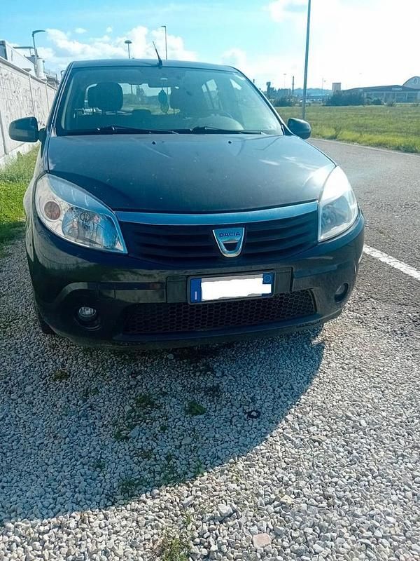 Usata 2012 Dacia Sandero Tre volumi | 1700 € (Super prezzo) - Immagine 1/4