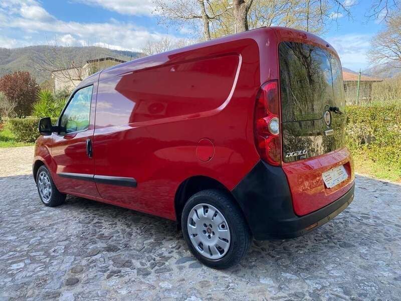 Usata Fiat Doblò Lounge 95 CV (69 kW) 2020 Rosso Monovolume