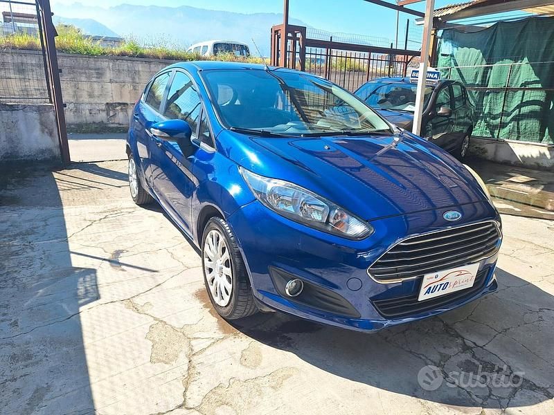 Usata Ford Fiesta Titanium 97 CV (71 kW) 2015 Blu Berlina