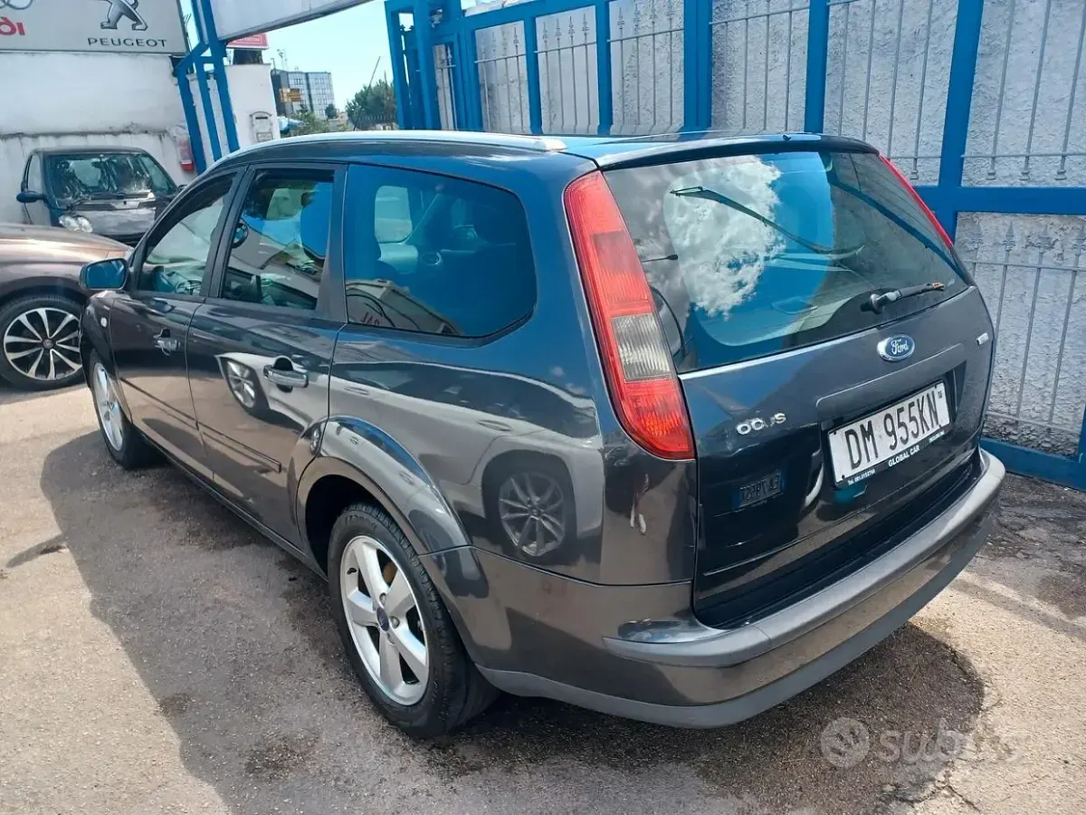 Usata Ford Focus S 90 CV (66 kW) 2008 Grigio Station wagon