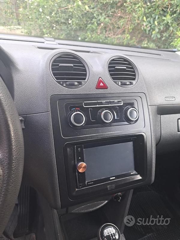 Begagnad VW Caddy 110 HK (80 kW) 2015 Minibuss
