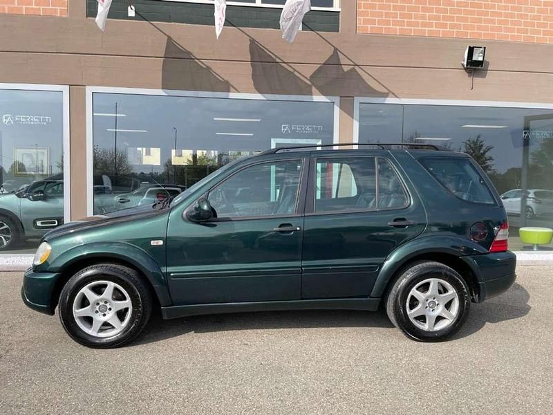 Verde Usata 2001 Mercedes ML270 SUV | 3300 € (Buon prezzo) - Immagine 1/4