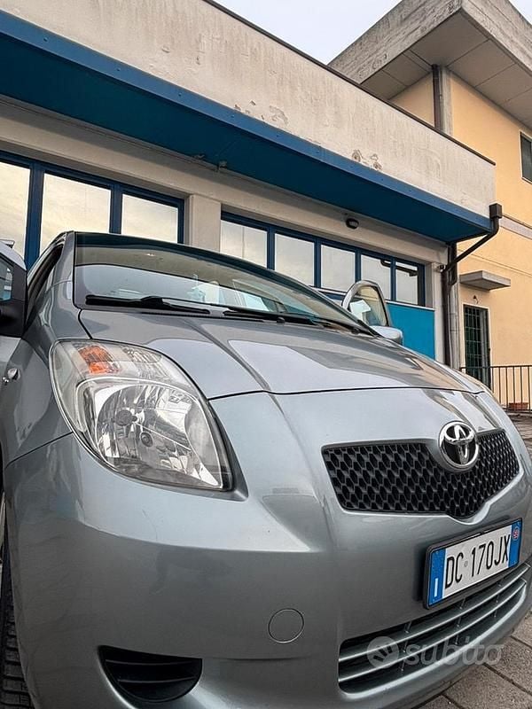 Usata Toyota Yaris Sol 90 CV (66 kW) 2006 Berlina