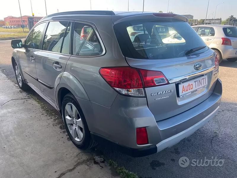 Usata Subaru Outback Trend 163 CV (119 kW) 2011 Grigio Station wagon