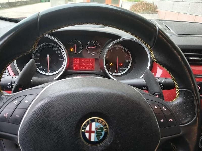 Usata Alfa Romeo Giulietta Distinctive 170 CV (125 kW) 2013 Rosso Berlina