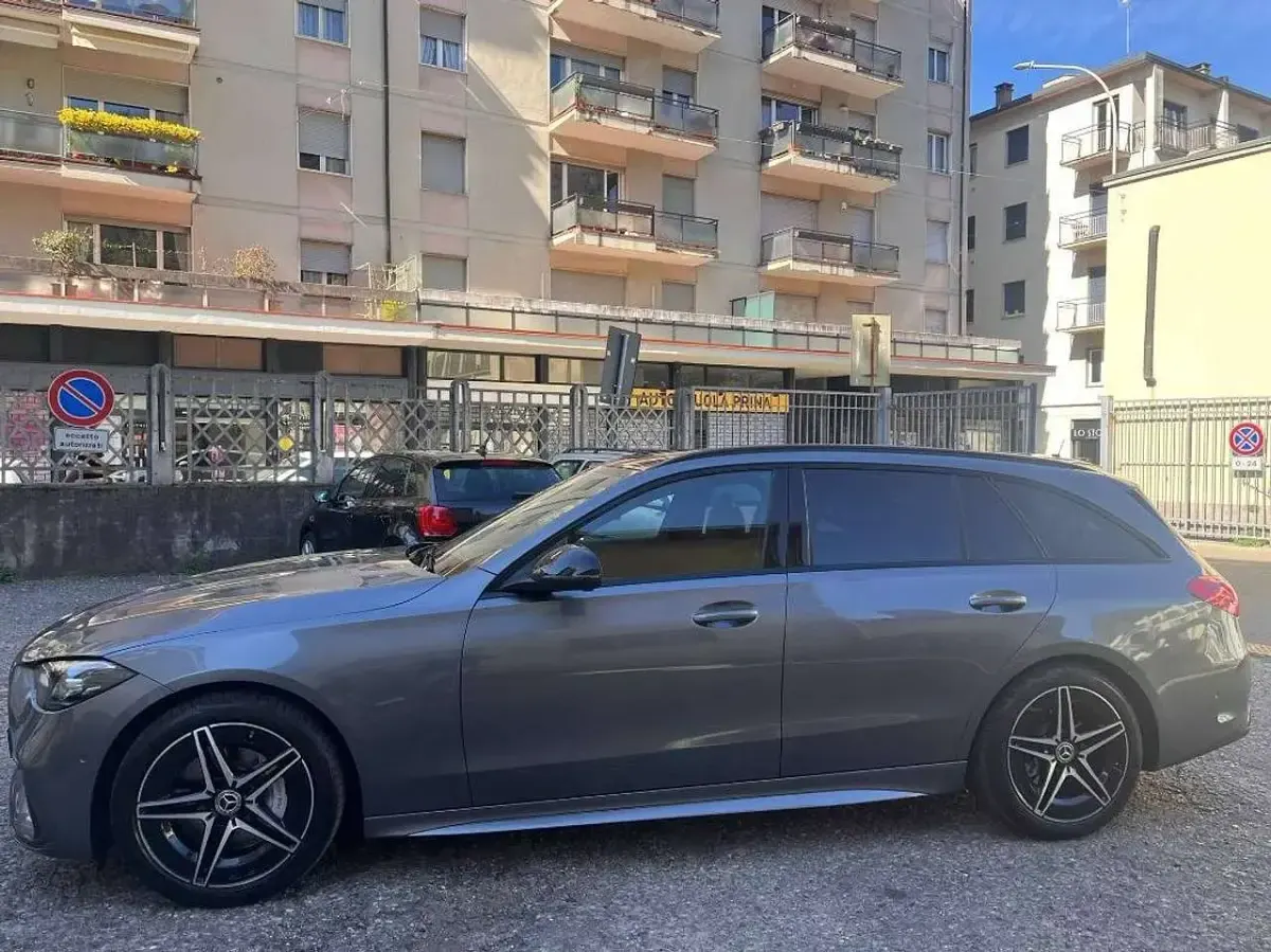 Usata Mercedes C220 AMG Line Premium Plus 200 CV (147 kW) 2025 Grigio Berlina
