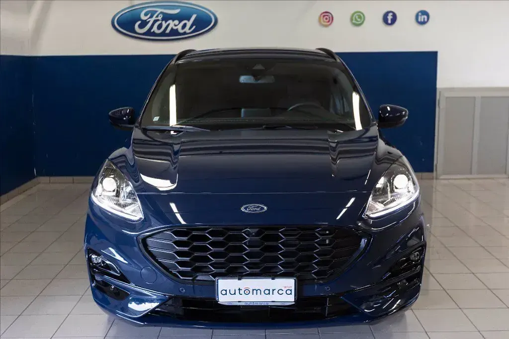 Usata Ford Kuga ST-Line 225 CV (165 kW) 2023 Blazer blue SUV