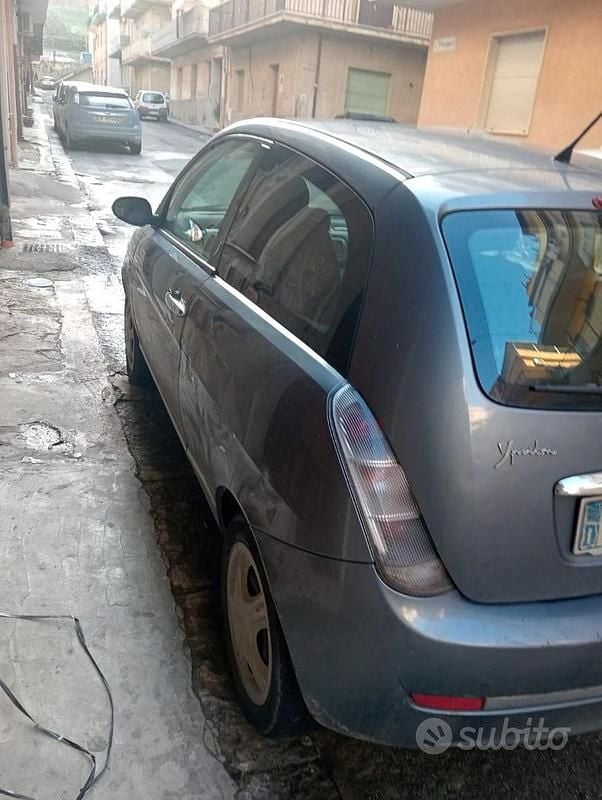 Usata Lancia Ypsilon 69 CV (50 kW) 2007 Grigio Utilitaria