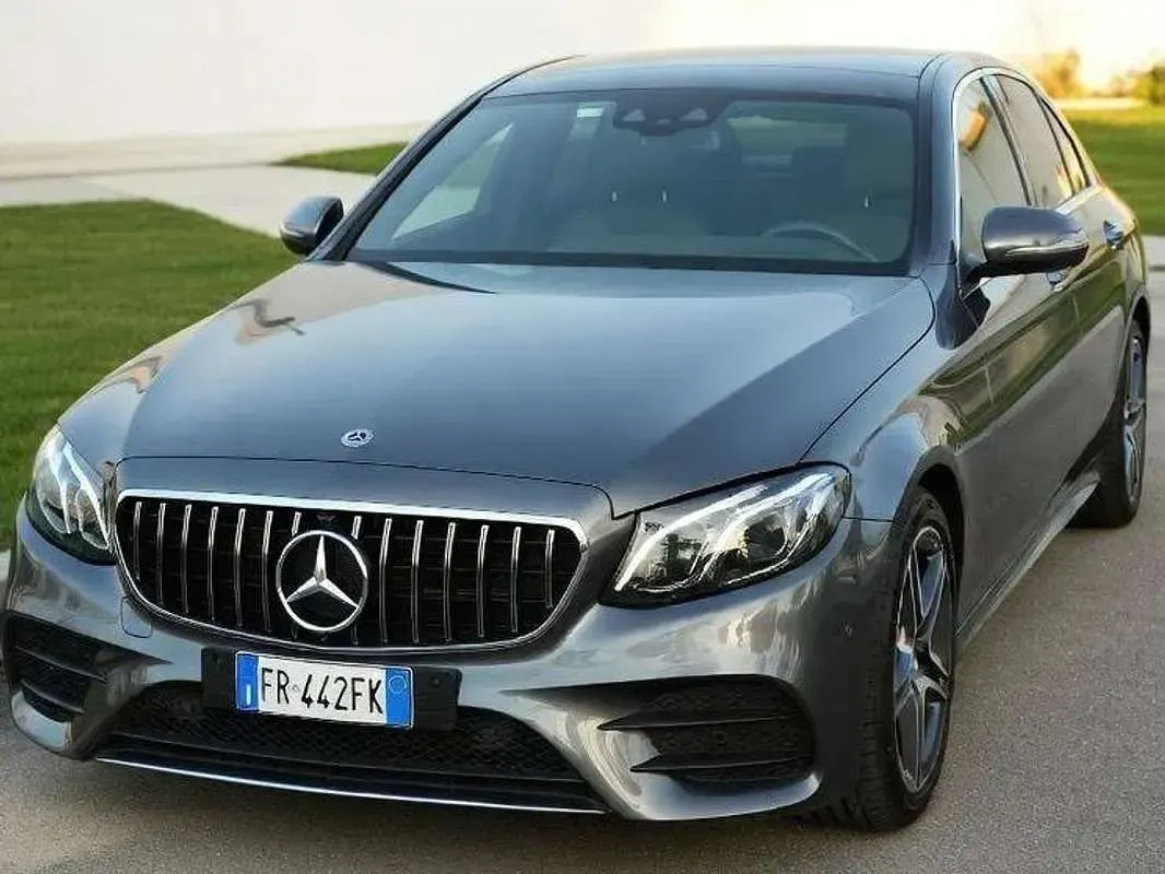 Usata Mercedes E220 AMG line 194 CV (142 kW) 2018 Berlina