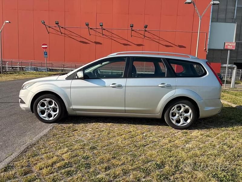 Usata Ford Focus 101 CV (74 kW) 2011 Grigio Station wagon