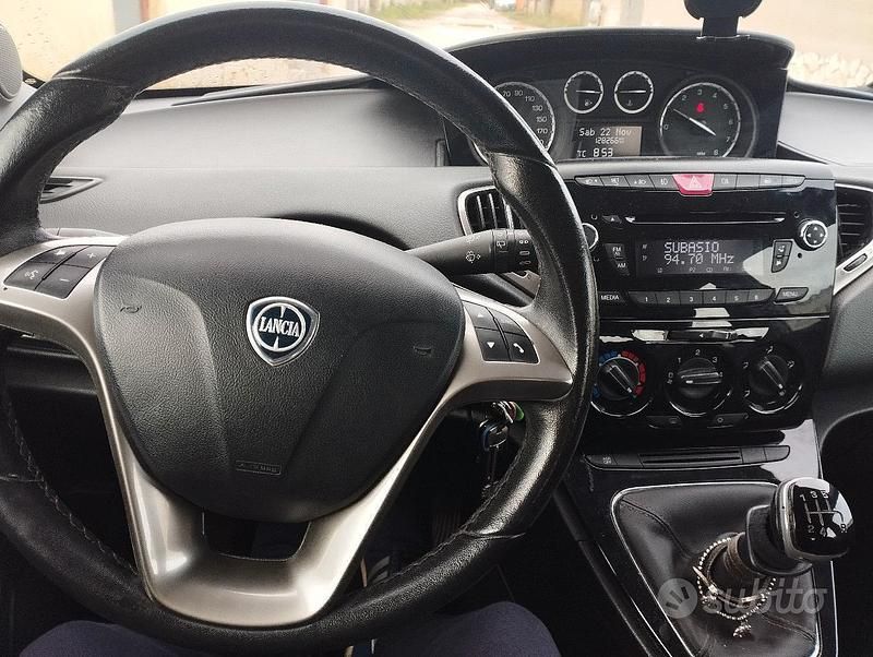 Usata Lancia Ypsilon Gold 69 CV (50 kW) 2015 Bianco Utilitaria