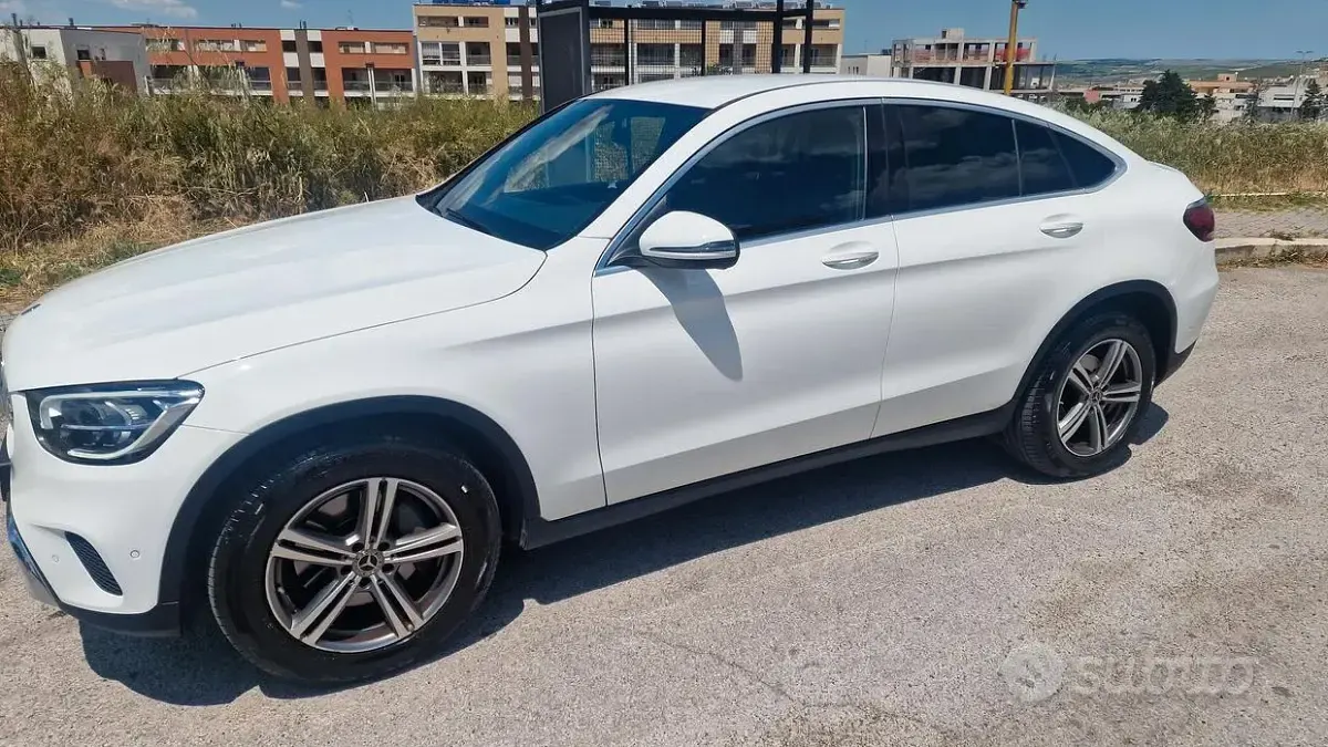 Usata Mercedes GLC300 245 CV (180 kW) 2020 Bianco SUV