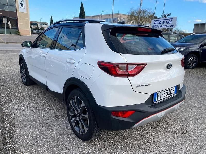 Usata Kia Stonic 101 CV (74 kW) 2019 Bianco SUV