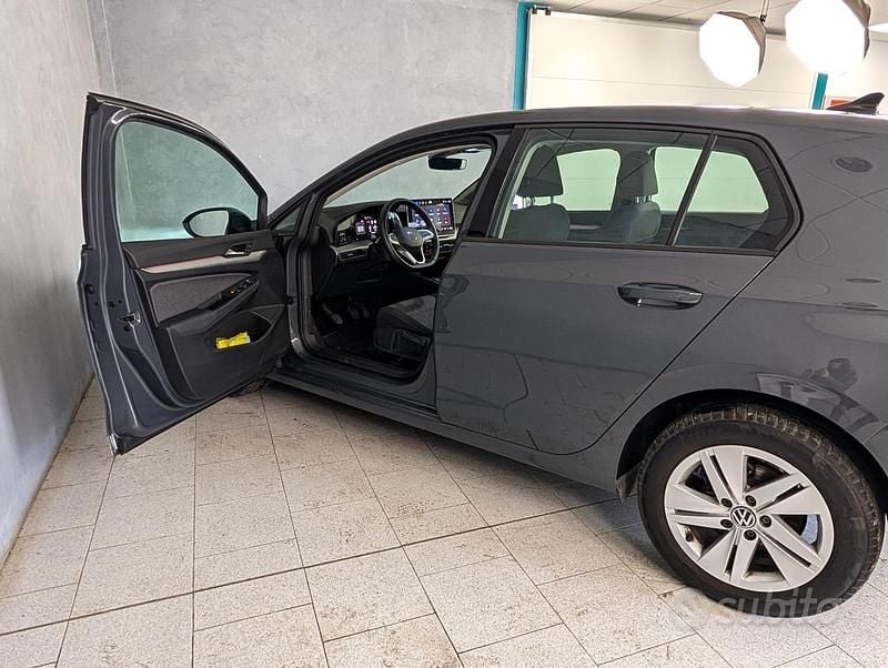 Brugt VW Golf VIII Life 116 HK (85 kW) 2025 Grå Sedan