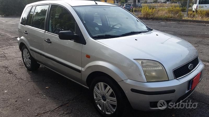 Usata Ford Fusion 101 CV (74 kW) 2004 Grigio Berlina