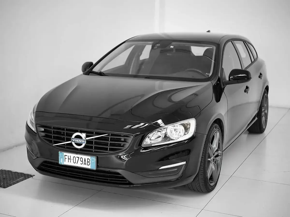 Usata Volvo V60 Business Edition 150 CV (110 kW) 2016 Nero Station wagon