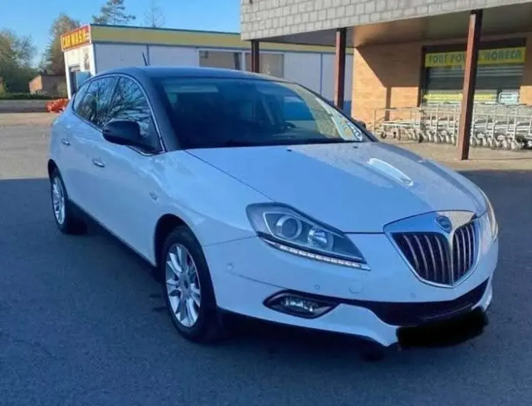 Usata Lancia Delta 120 CV (88 kW) 2010 Utilitaria