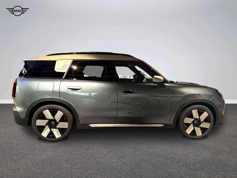 Nuova Mini Countryman Favoured 225 kW (306 CV) 2025 Verde SUV